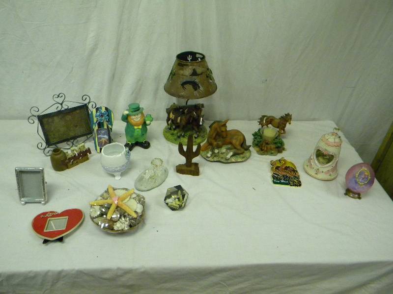 lot 448 image: House Decor Lot