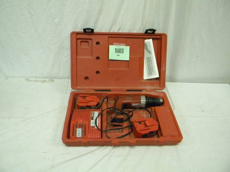 lot 464 image: Cordless Drill Set