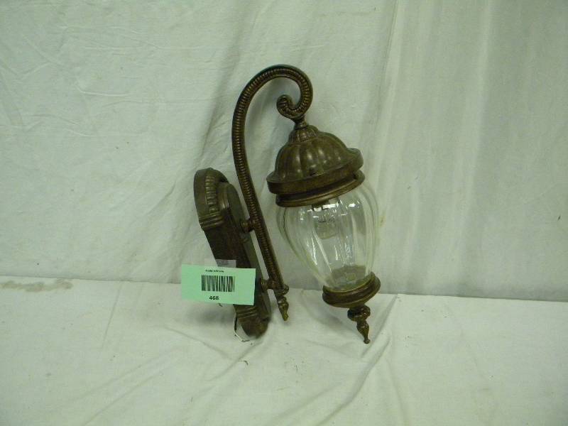 lot 468 image: Outdoor Light
