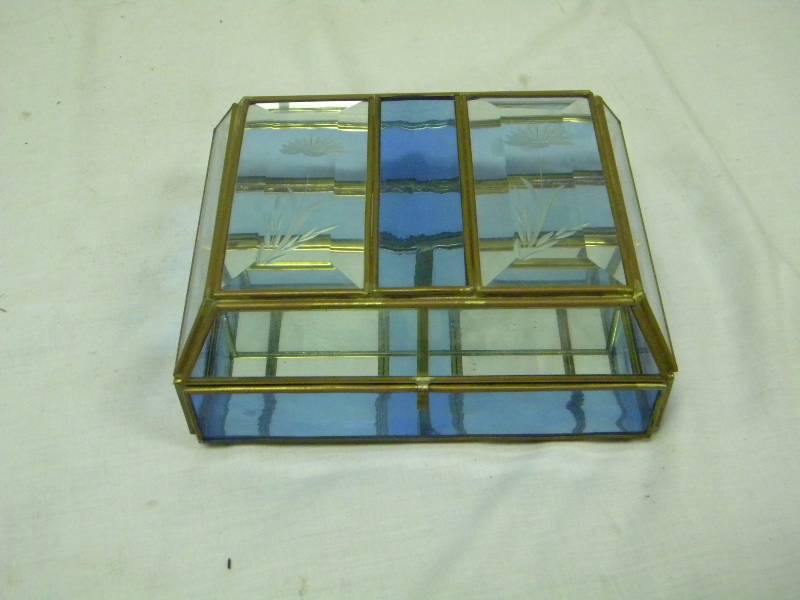 lot 475 image: Jewelry Box