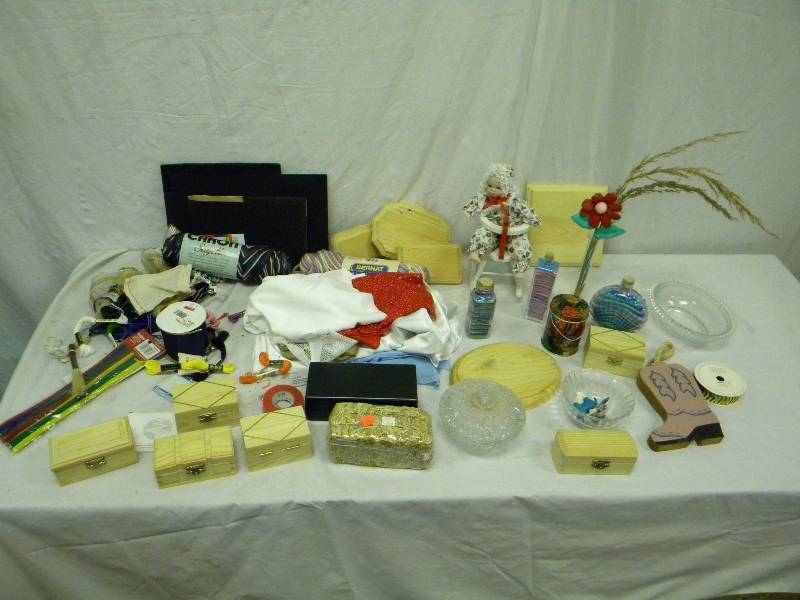 lot 476 image: Arts and Crafts Lot
