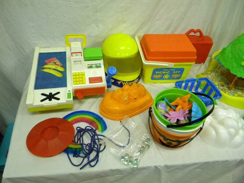 lot 485 image: Vintage Toy Lot