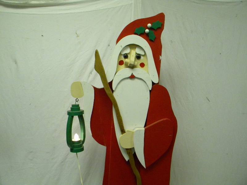 lot 489 image: Wooden Santa Lawn Decor