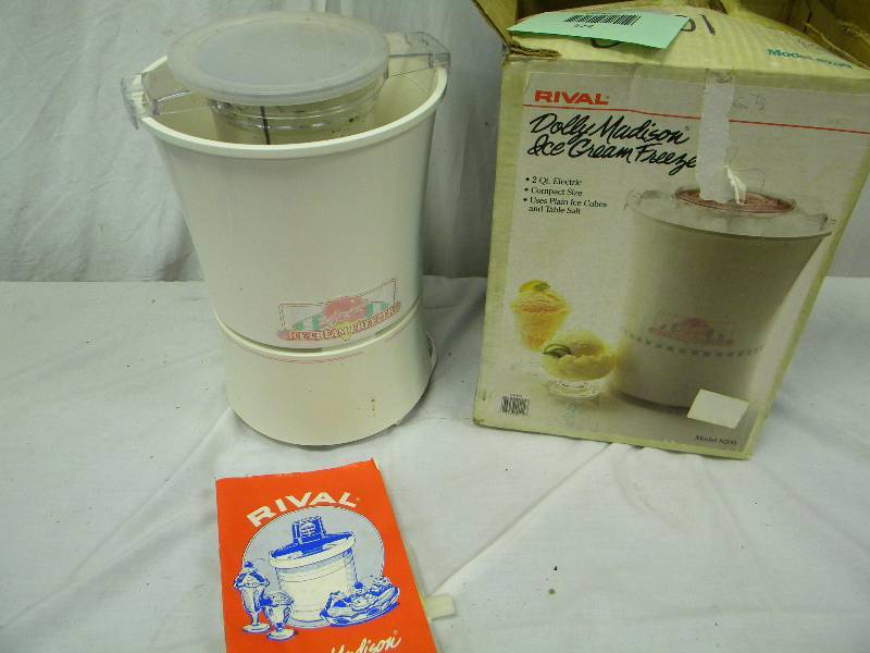 lot 272 image: Vintage Ice Cream Maker