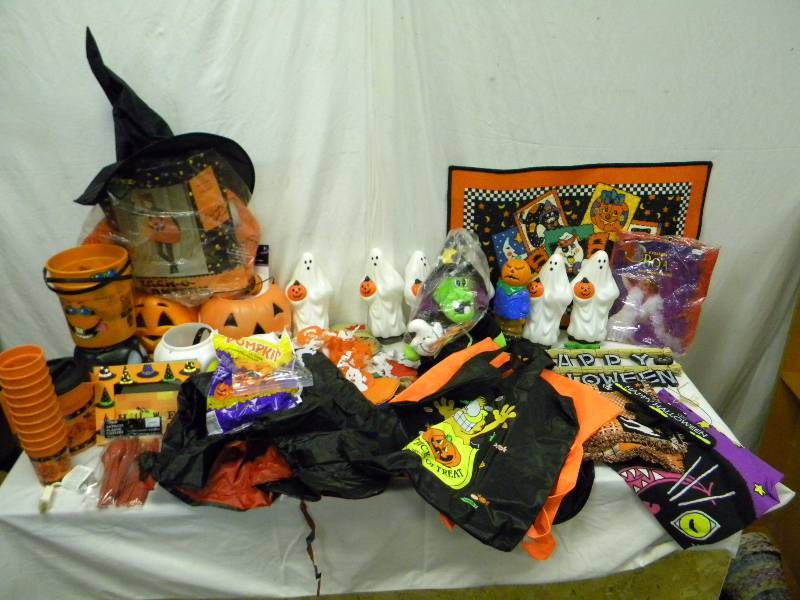 lot 282 image: Halloween Lot