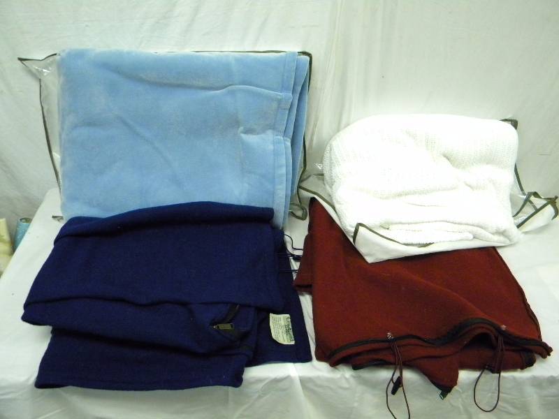 lot 298 image: Blanket Lot