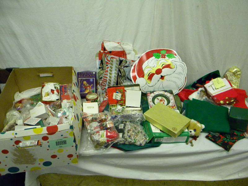 lot 310 image: Christmas Lot