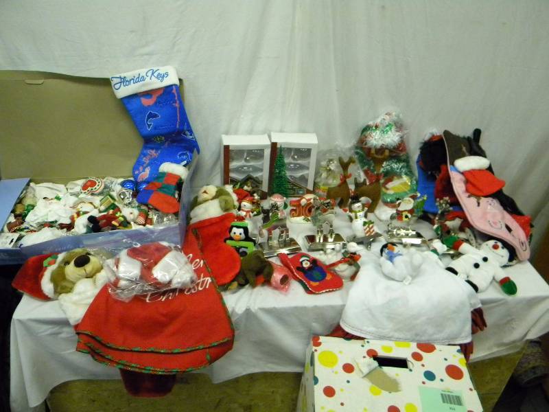 lot 311 image: Christmas Lot