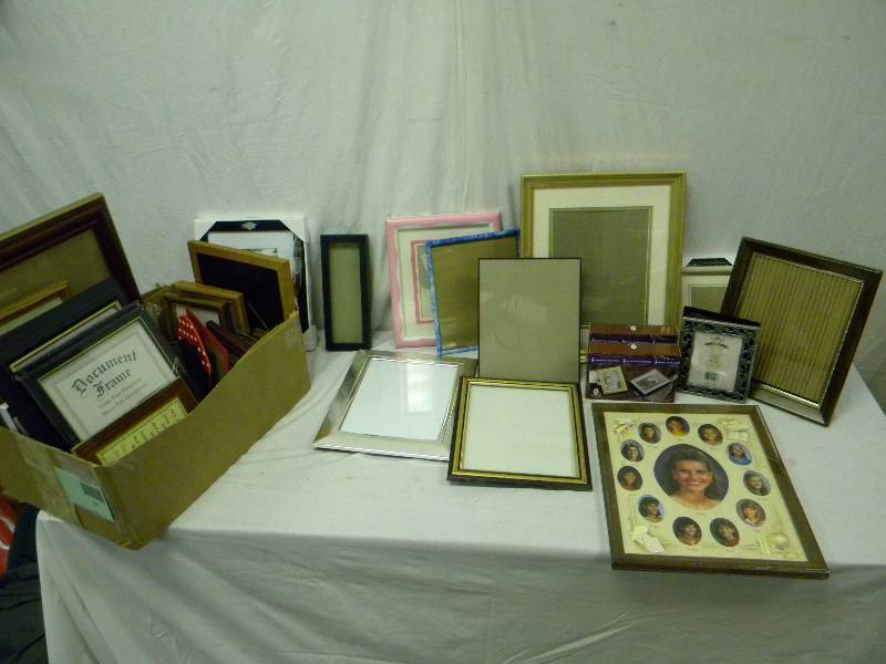 lot 319 image: Picture Frame Lot