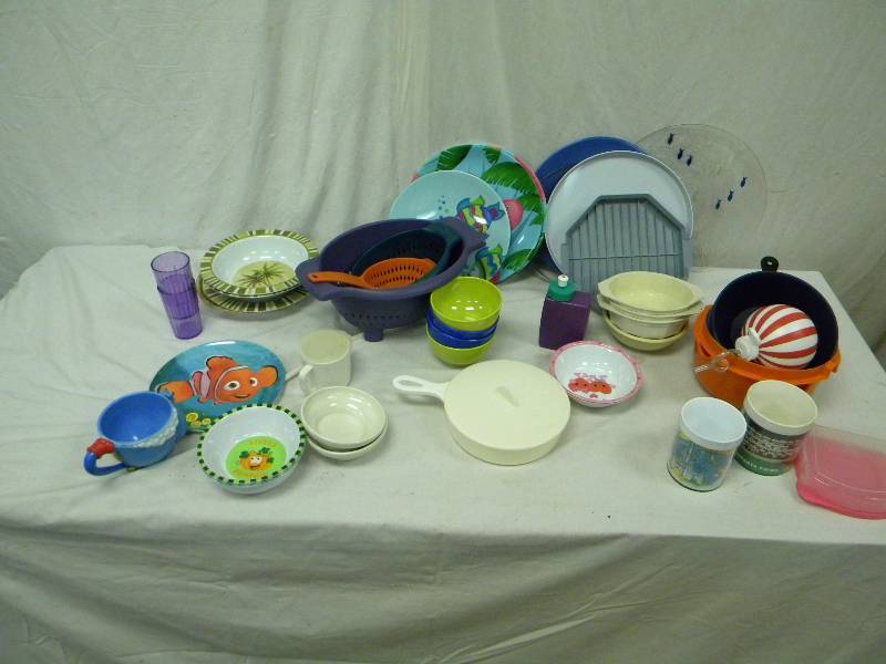 lot 320 image: Kitchenware Lot