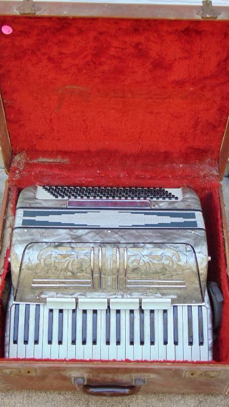 Vintage Pollina Accordian