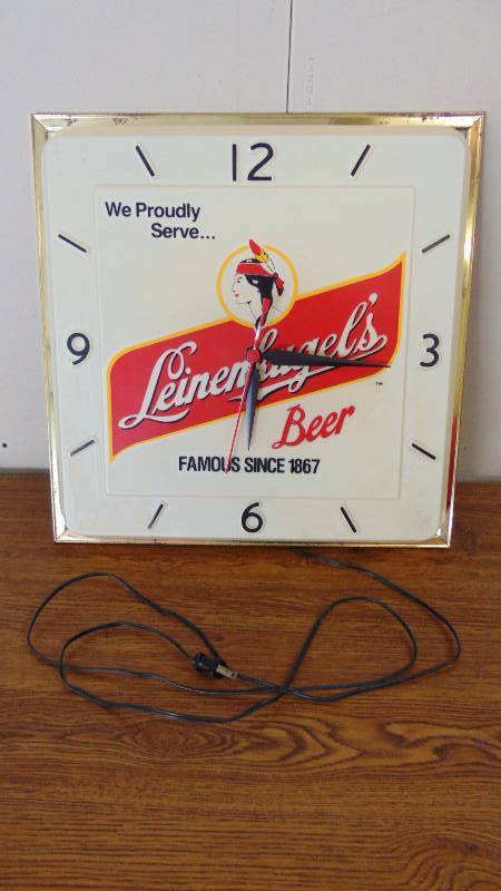 Leinenkugels Clock