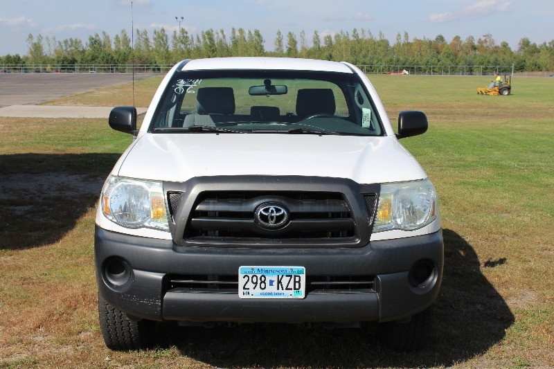 2006 Toyota Tacoma Regular Cab 2WD 5 Speed Manual - One Owner -