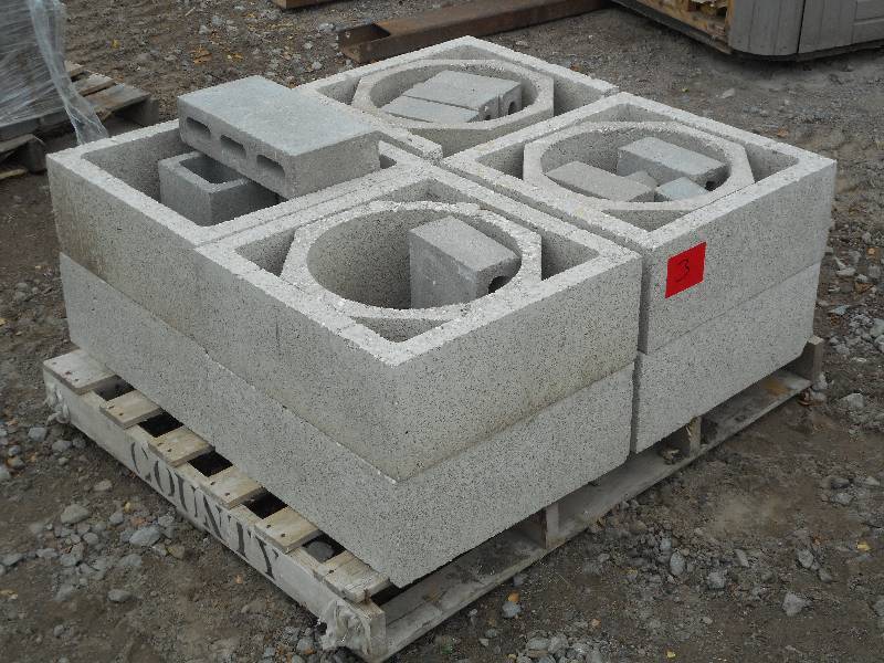(1) Pallet Of Assorted Landscape Bl...