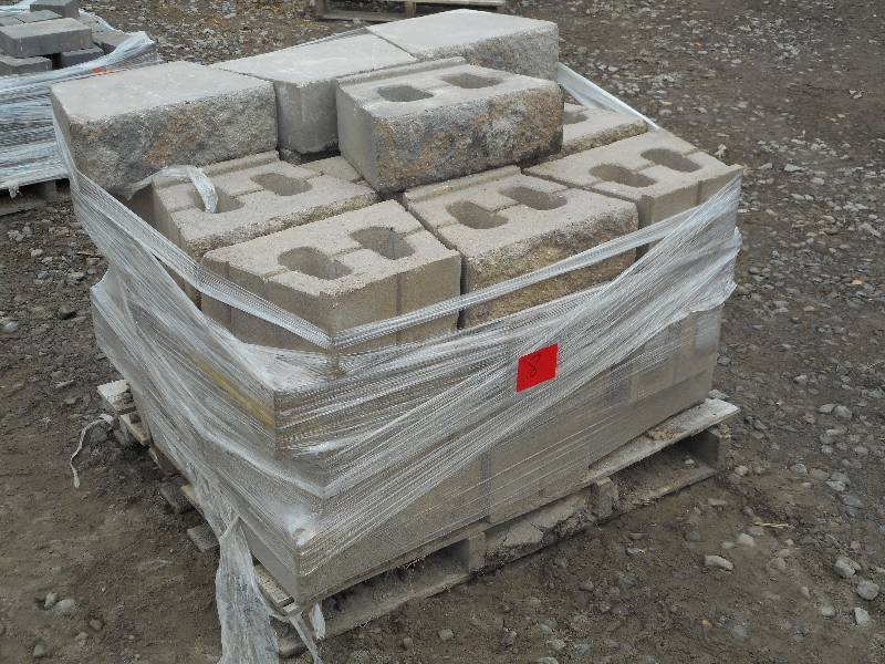 Pallet Of Rough-Faced Retaining Wal...