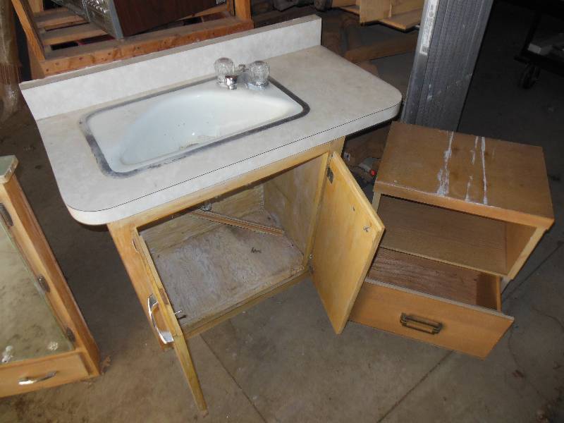 Vintage Bathroom Set