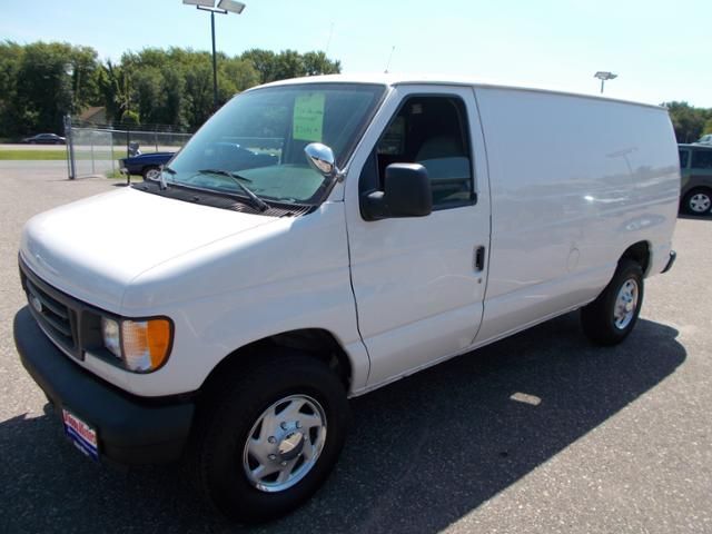 lot 2 image: 2003 Ford E-350 Cargo Van