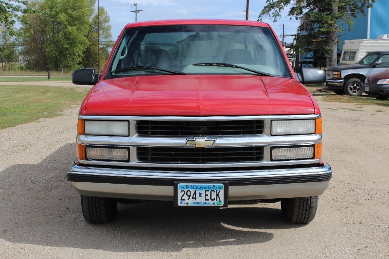 lot 2 image: 1996 Chevrolet C1500 2WD