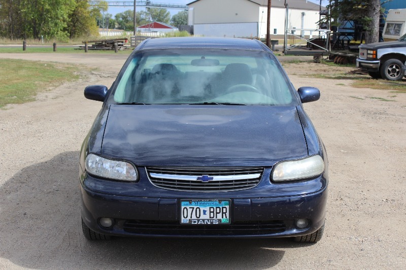 lot 4 image: 2001 Chevrolet Malibu LS