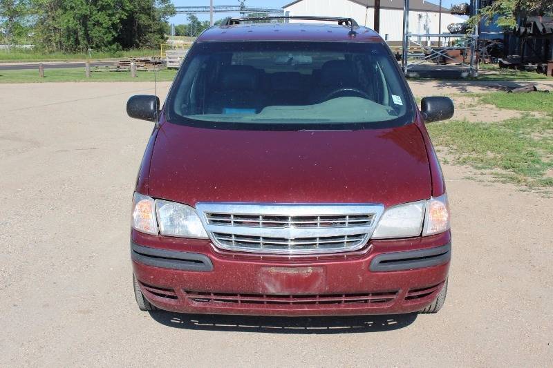 lot 8 image: 2003 Chevrolet Venture