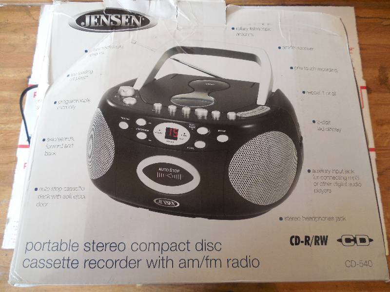 lot 2 image: Jensen Portable CD Player Boombox - AMFM, LCD Display