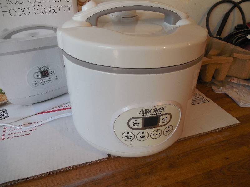 lot 8 image: 12-Cup (Cooked) Digital Cool-Touch Rice Cooker and Food Steamer
