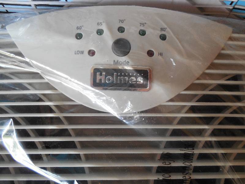 lot 11 image: Holmes Dual Blade Twin Window fan with One Touch Thermostat
