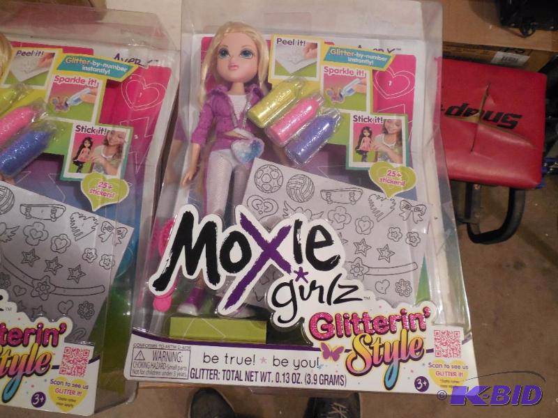 lot 28 image: NEW - (4) Moxie Girlz Glitterin Style Dolls