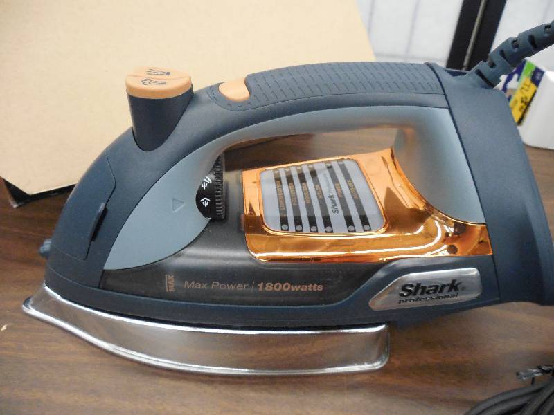 lot 32 image: Shark Ultimate Professional Iron