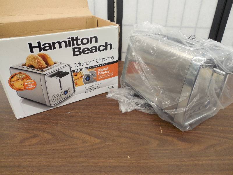 lot 38 image: Hamilton Beach 2-Slice Toaster