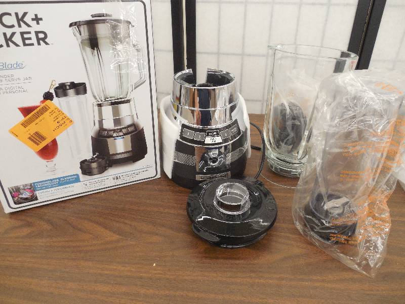 lot 43 image: Black and Decker  Fusionblade Digital Blender with Personal Smoothie Jar