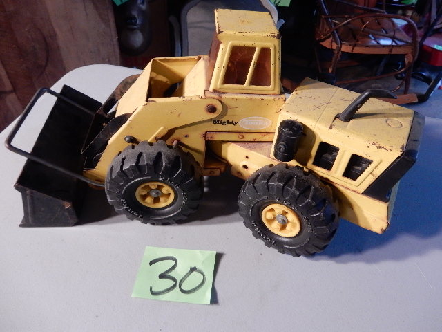 lot 30 image: MIGHTY TONKA Scoop