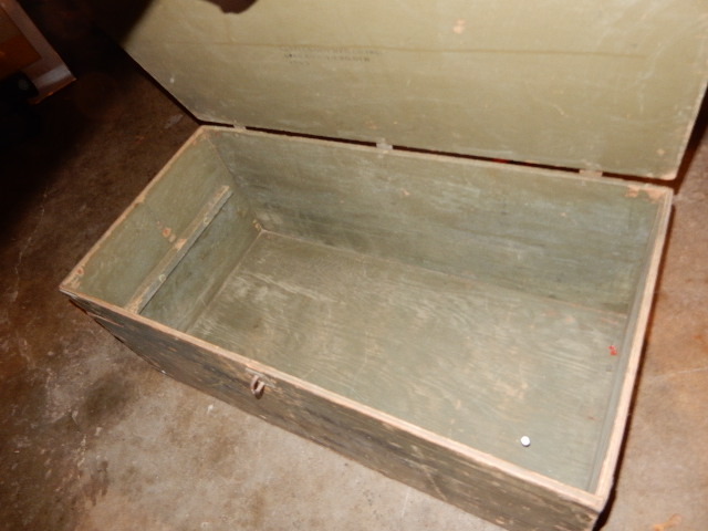 lot 9 image: FOOT LOCKER