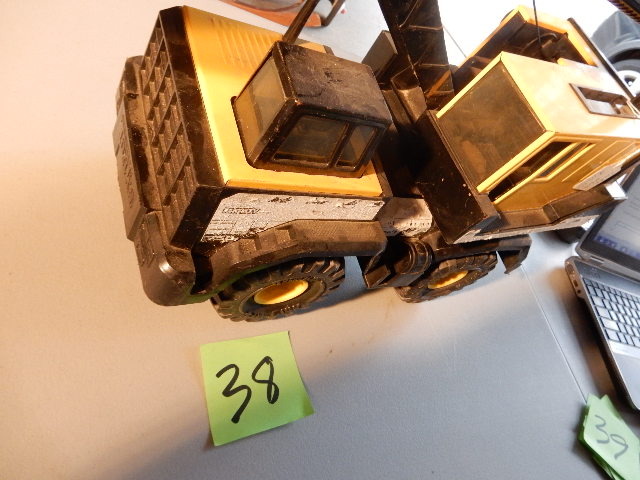 lot 38 image: Tonka Crane Metal and Plastic body