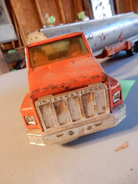 lot 47 image: ERTL all metal AMOCO Gas Tanker, International