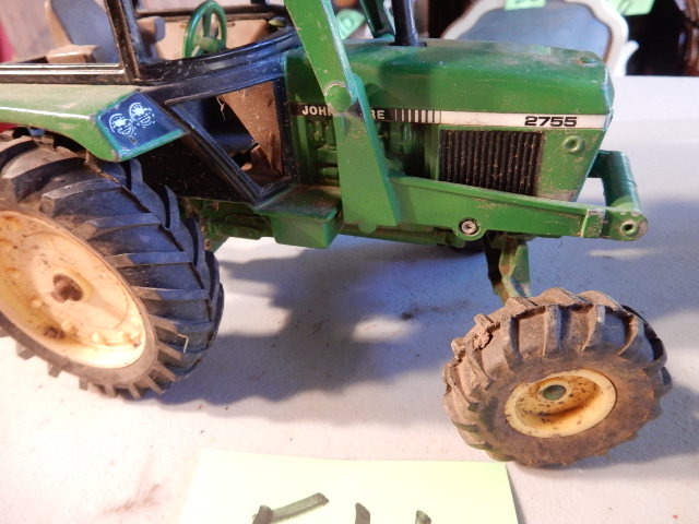 lot 54 image: John Deere, 2755 Tractor with Bucket