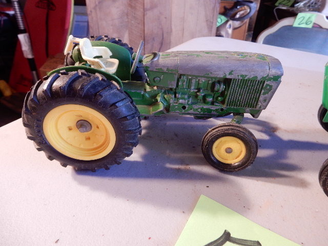 lot 55 image: 1, ERTL Tractor.. 1 Old model John Deere..