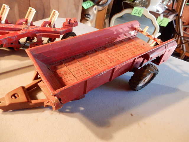 lot 58 image: ERTL, Manure Spreader and 4 bottom plow