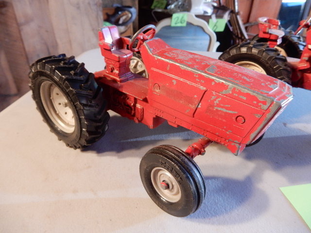 lot 63 image: 2 International Tractors