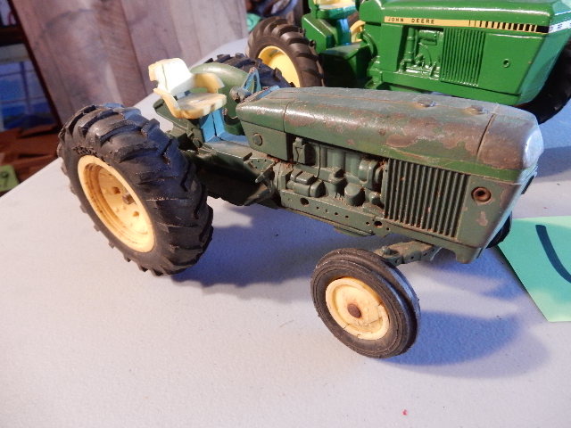 lot 64 image: 3, John Deere tractors.. 1, has rubber wheels