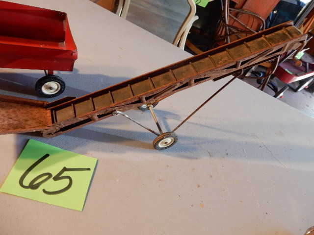 lot 65 image: ERTL Grain Wagon.. Very OLD Grain Elevator.. Rubber track
