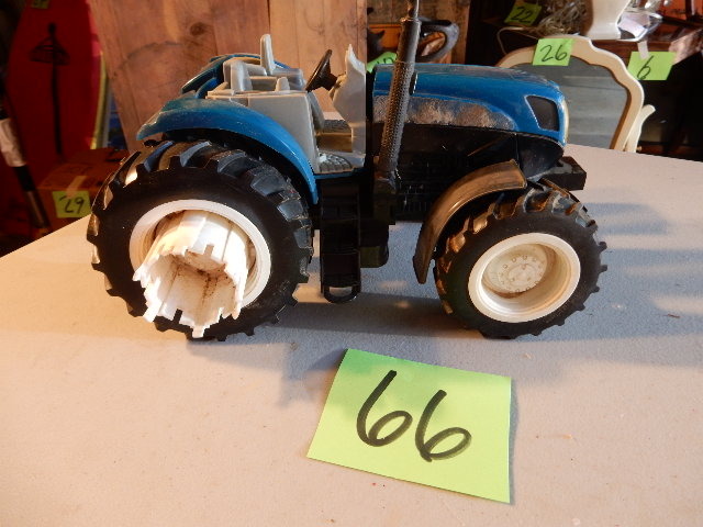 lot 66 image: ERTL, Britains Tractor..