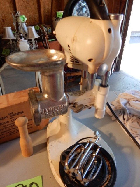 lot 90 image: Hamilton Beach Mixer with Grinder Attachement. Tested and works well