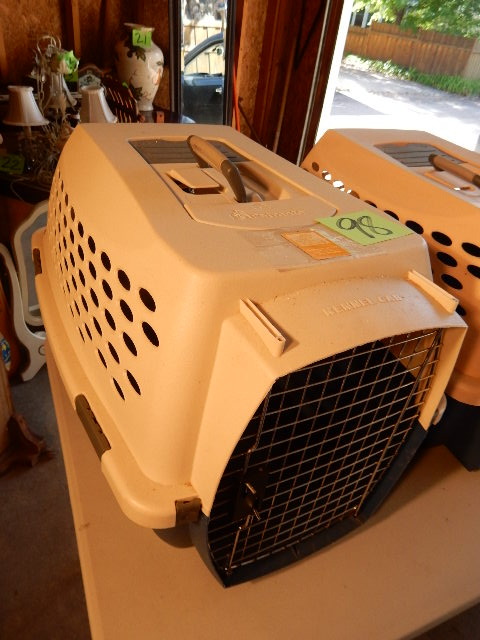 lot 98 image: 2, PETMATE, Kennel Cab, Pet Carriers.. 16in x 26 in x 17in h
