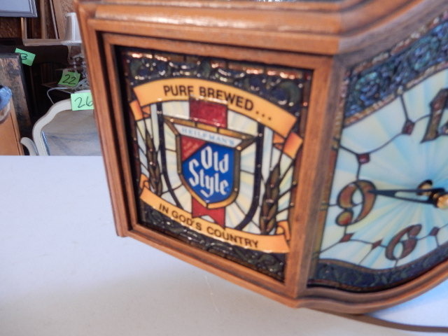lot 13A image: OLD STYLE Light beer clock