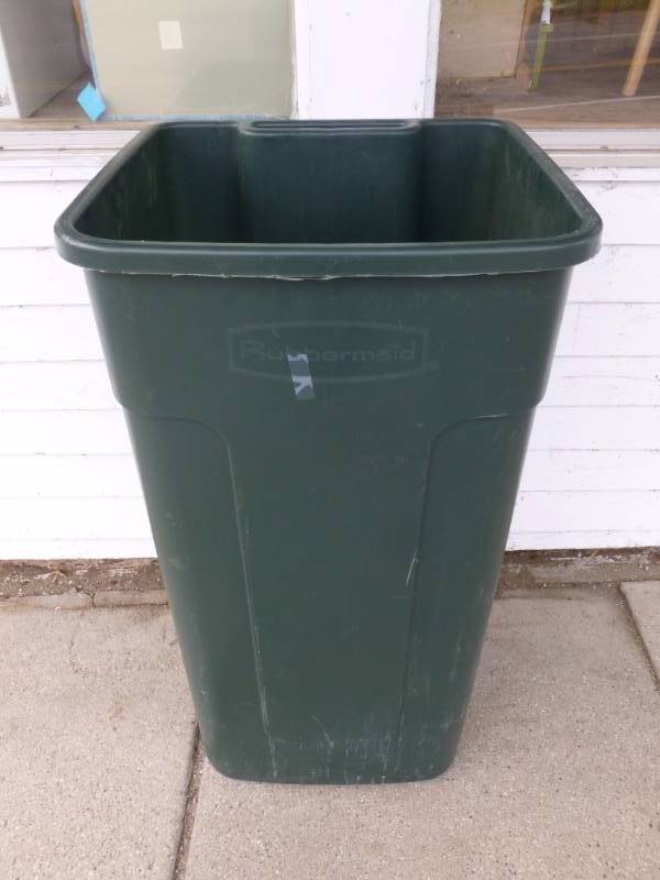 Rubbermaid Can