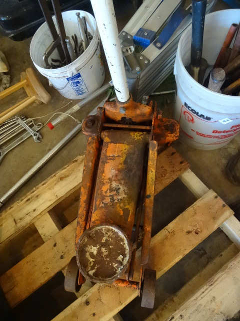 Rolling Floor Jack
