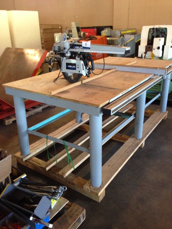Delta radial arm saw with table