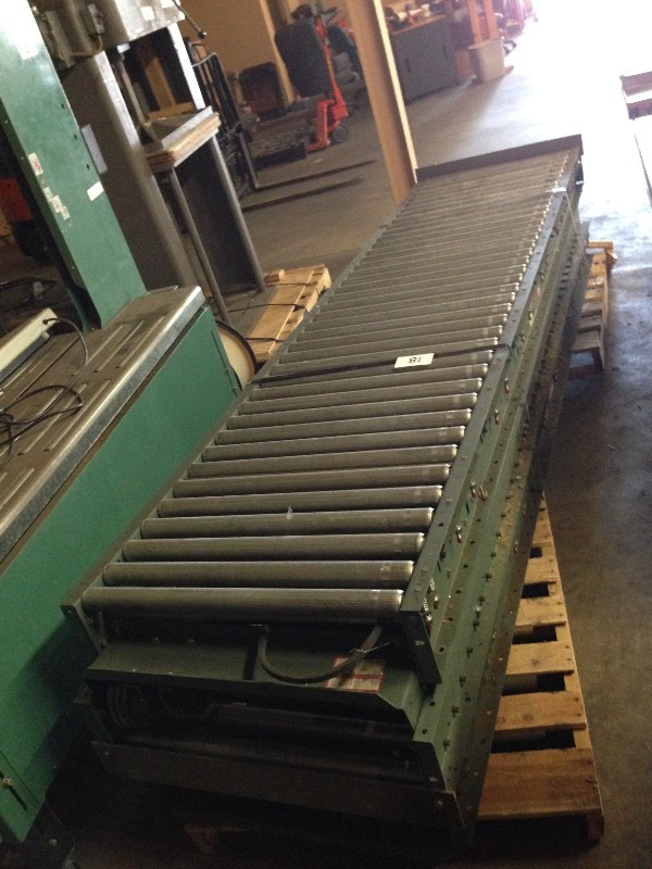 Pallet lot of roller conveyor