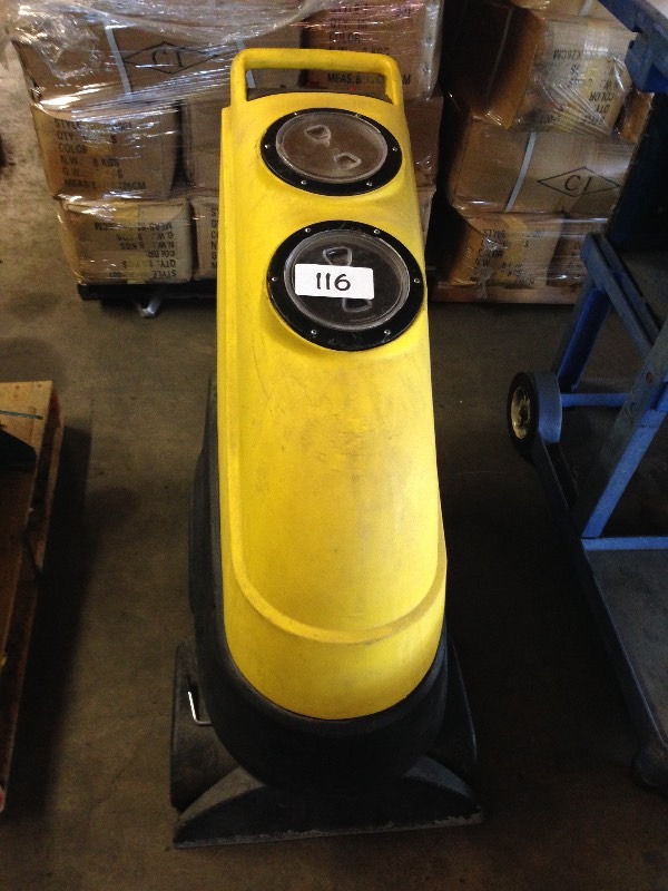 Tornado floor machine